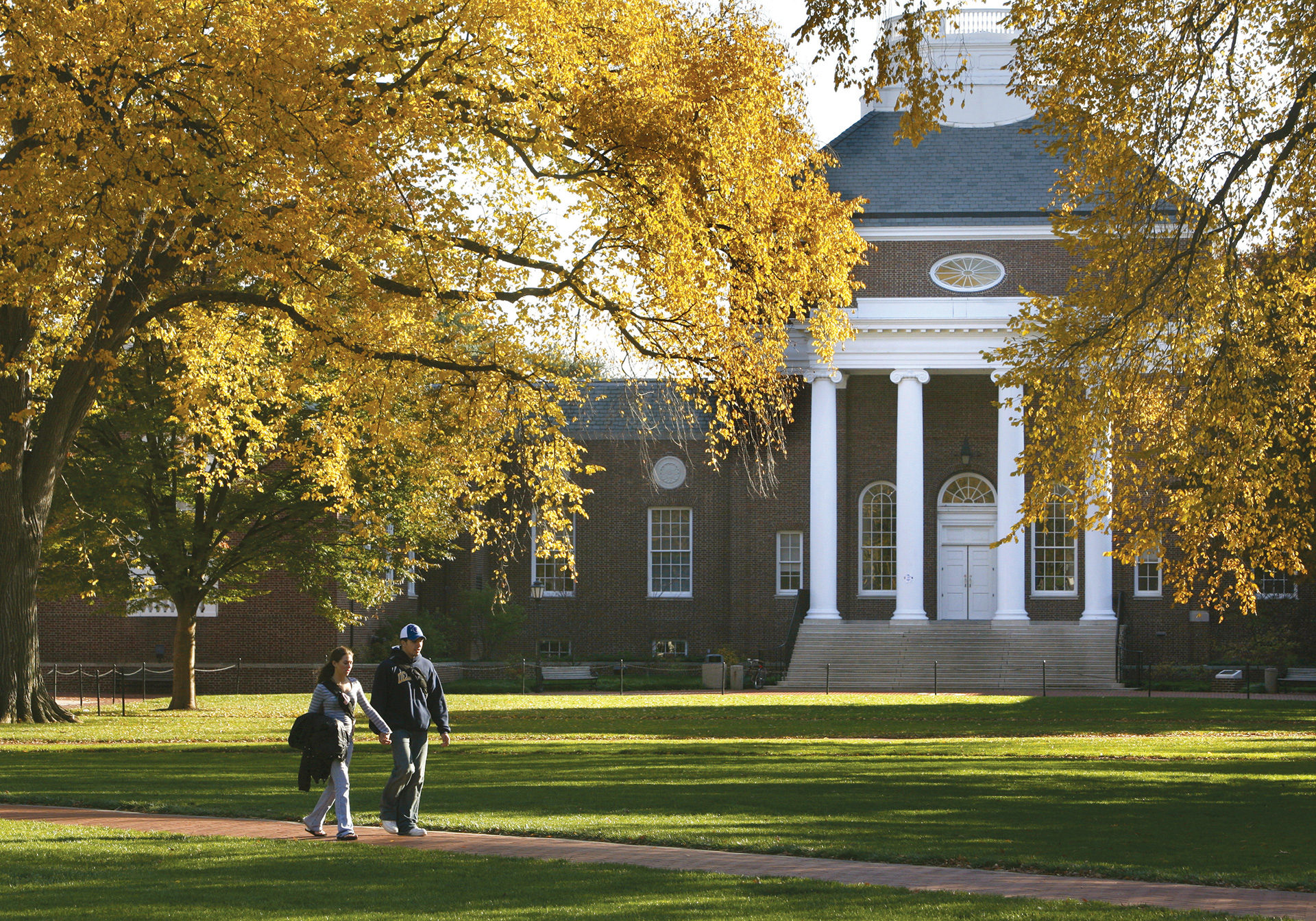 Two students walk across the quad at the University fo Delaware.